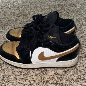 Nike Kids Black and Gold Sneakers